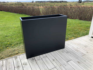 Bekkevik fiberglasskasse i grå/sort