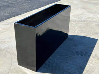 Bekkevik kassa grå/sort i sommersol