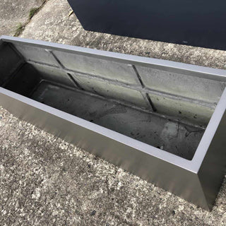 Brekkevik plantekasse i fiberglass sett innvendig