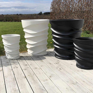 Lindesnes krukka kommer i flere farger og størrelser.