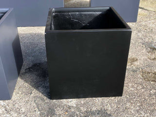 Loshavn krukka i sort.