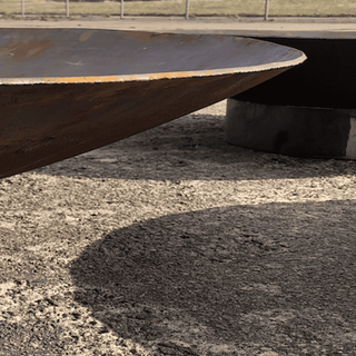 Bålpanne eller vannspeil uten sokkel. Produktet får med tiden en vakker rustpatina.