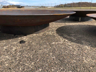 Bålpanne eller vannspeil på sokkel. Produktet får en vakker rustpatina med tiden.