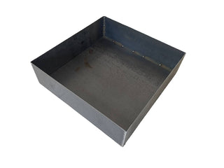 Firkantet vannspeil med 20 cm vanndybde, produktet får en vakker rustpatina etter kort tid.